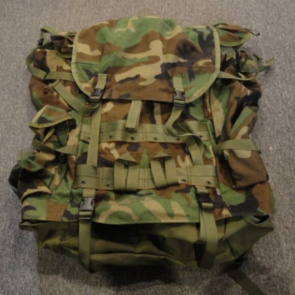 1986 FRENCH COMMANDO TACTICAL BDU WOODLAND RUCKSACK BAG/SLEEPING SECTION RC 1608